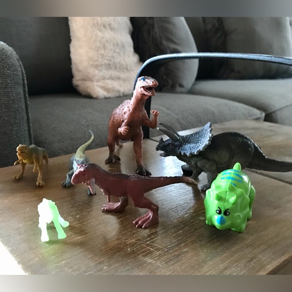 2/$10 Lot Vinyl Toy Dinosaurs Plastic Tyrannosaurus Rex Triceratops Dinos Toys - Picture 5 of 9